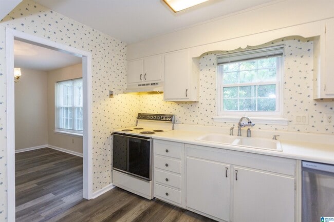 Building Photo - 2105 Montreat Pkwy