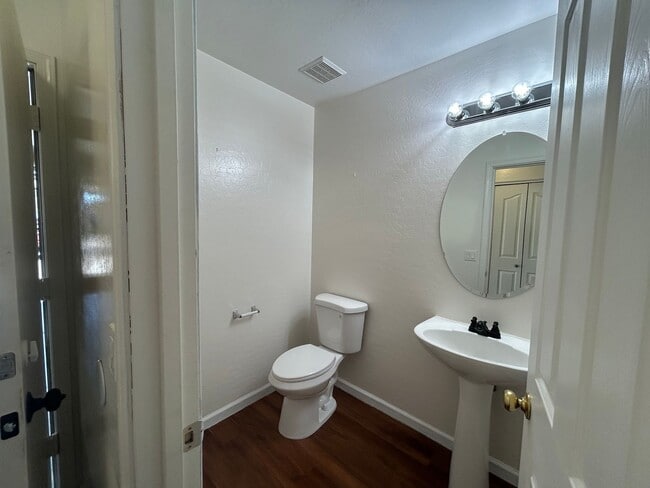 Building Photo - Move In Today! FREE October Rent! Stunning...