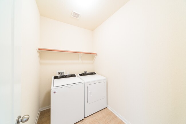 Building Photo - 607 Overdell Dr