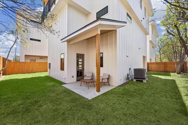 Building Photo - 4416 S 1st St