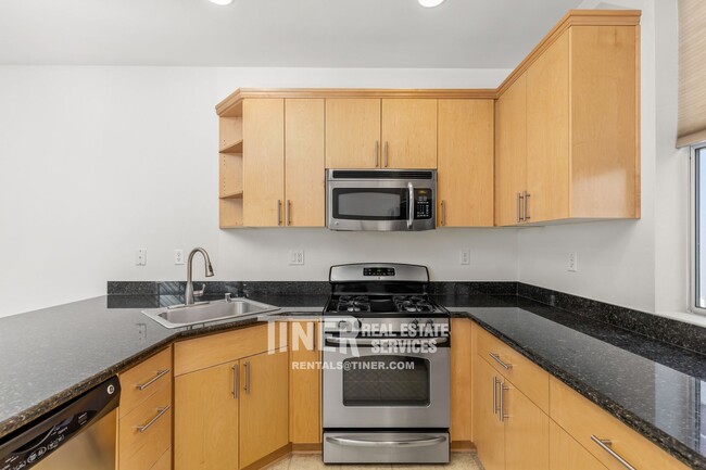 Building Photo - Industrial Loft in Fabulous Downtown Neigh...