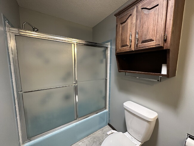 Building Photo - 2147 Loren Cir