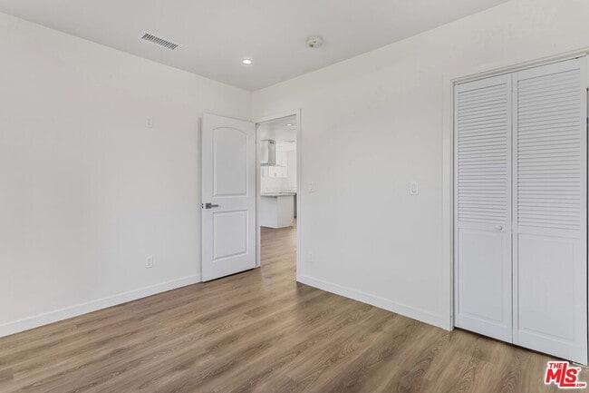 Building Photo - 1622 W 66th St