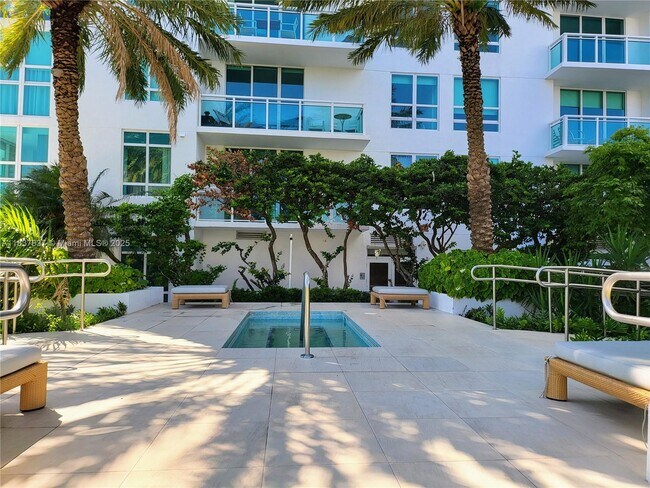 Building Photo - 950 Brickell Bay Dr