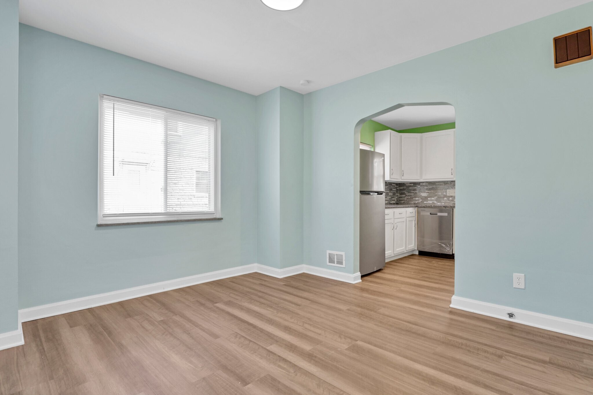 Building Photo - 2805 Parkland Pl