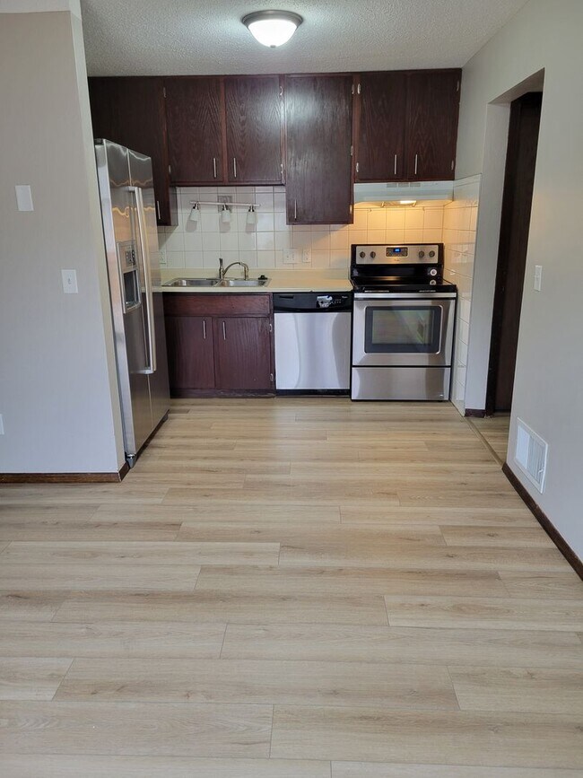 Building Photo - 735 3rd St