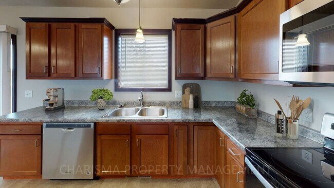 Building Photo - 2 BEDROOM TOWNHOME; PET FRIENDLY! INDIVIDUAL ENTRANCE; PRIVATE DECK