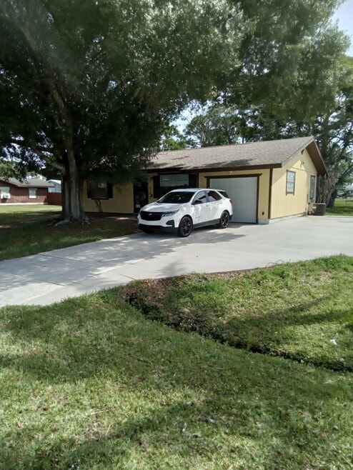 Building Photo - 325 NW Ferris Dr