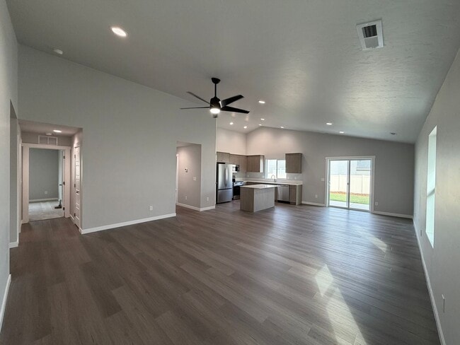 Building Photo - Brand new 3 bed 2 bath home with bonus roo...