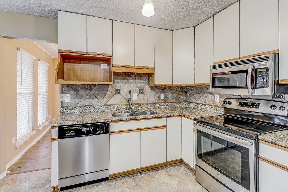 Building Photo - 1350 Greenbriar Ln
