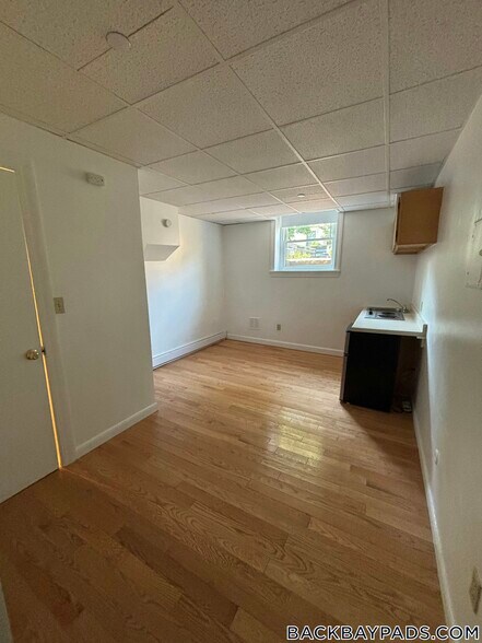 Building Photo - 405 Beacon St