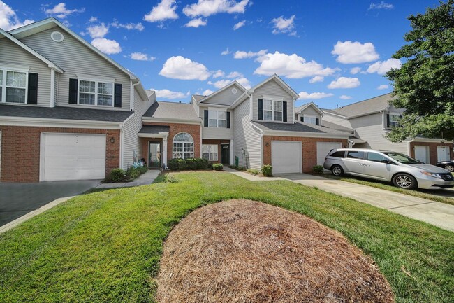 Building Photo - Lovely 3 Bed 2.5 Bath Townhome in Matthews