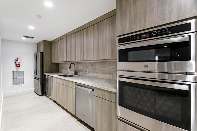 Building Photo - 2773 S Ocean Blvd