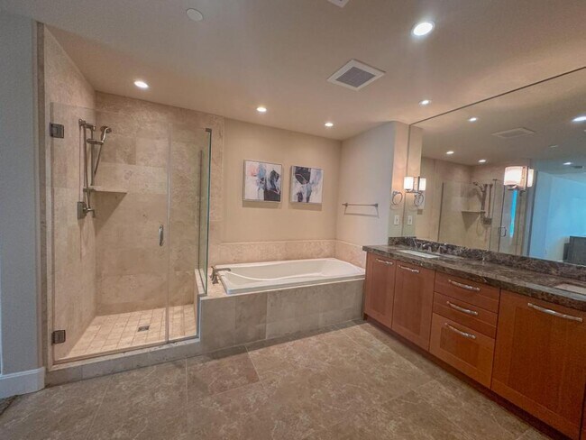 Building Photo - 5068 Scholarship