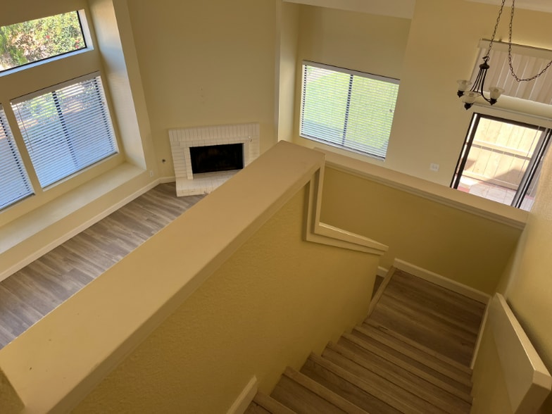 Building Photo - 1528 Granite Hills Dr