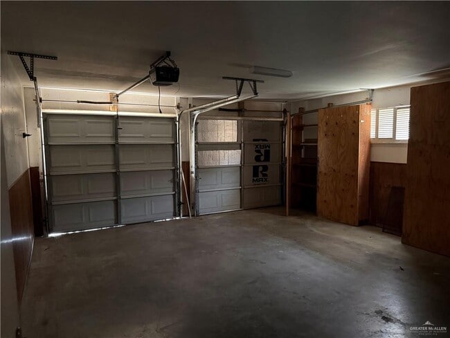 Building Photo - 17 Camellia Ave