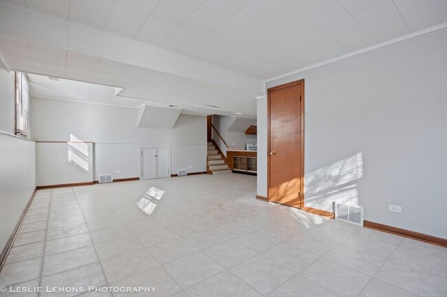 Building Photo - House Available for Rent