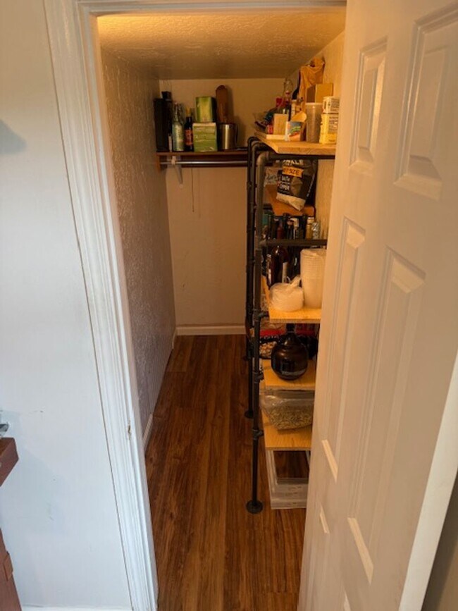 Building Photo - Charming Home for Lease
