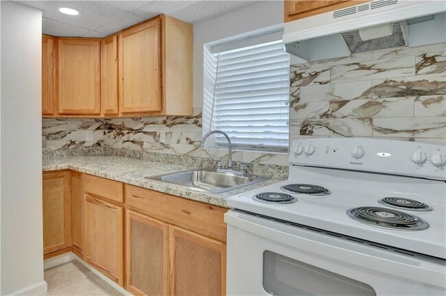 Building Photo - 3442 Skyland Dr