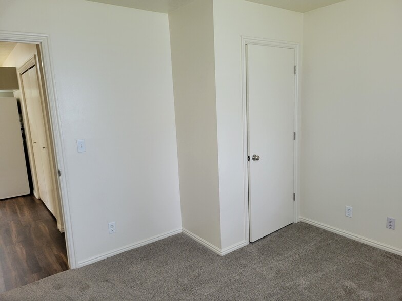 Building Photo - 445 N 500 W