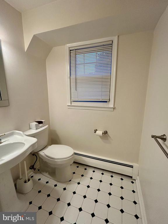 Building Photo - 1007 Jones Rd