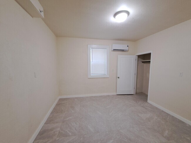 Building Photo - 1306 Iowa Ave