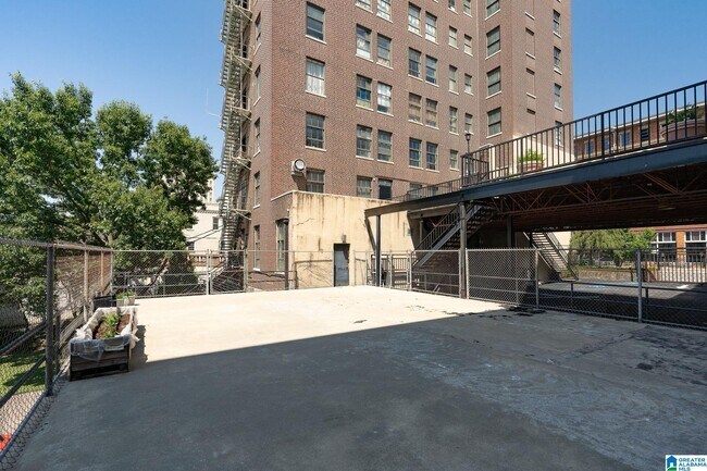 Building Photo - 2201 1st Ave N