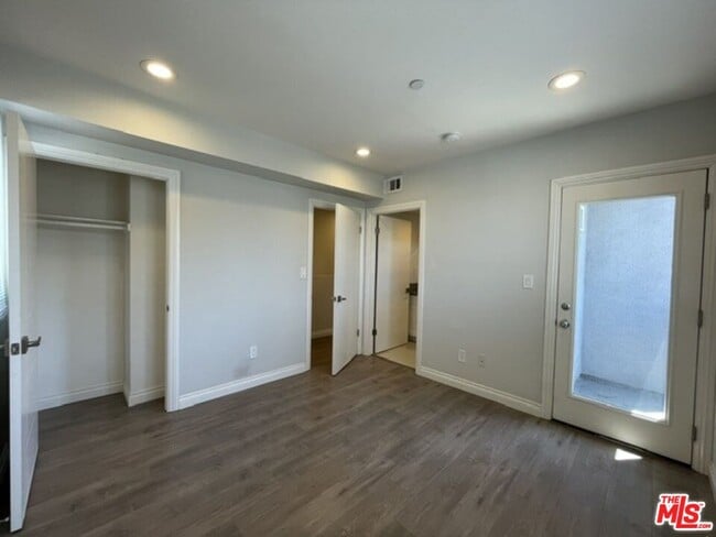 Building Photo - 5733 1/2 Fulcher Ave
