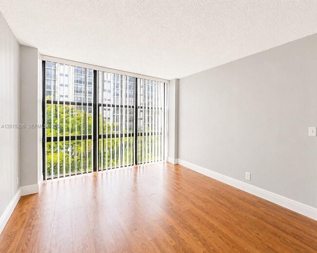 Building Photo - 17011 N Bay Rd