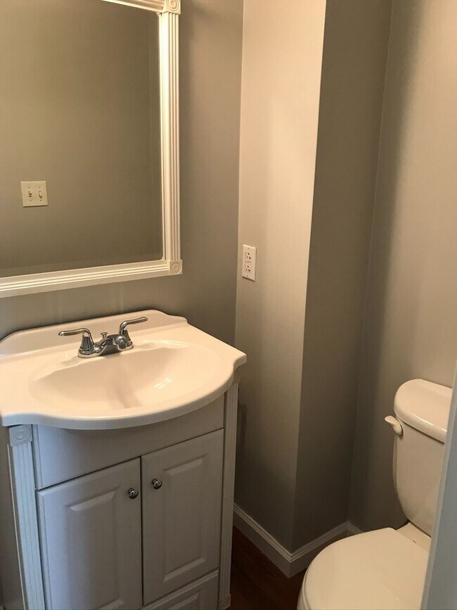 Building Photo - Cute 2 Bedroom / 1.5 Bath home in Penn Tra...