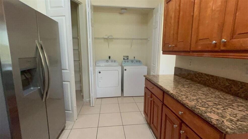 Building Photo - 3500 Oaks Clubhouse Dr