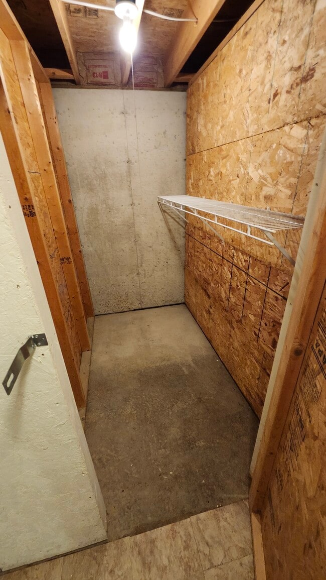 Building Photo - 256 College Ave