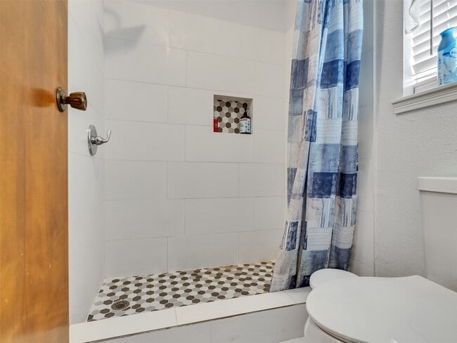 Building Photo - 4002 Thistledown Dr