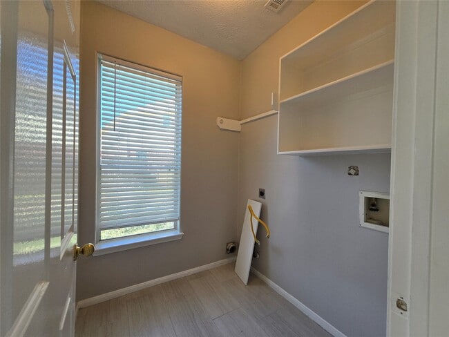 Building Photo - 18819 Harbor Key Cir