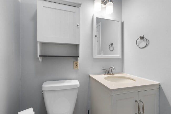 Building Photo - 809 Park Ave