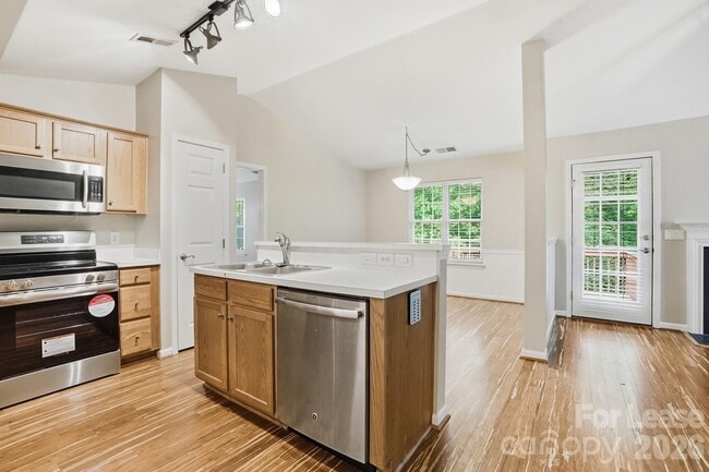 Building Photo - 2830 Black Walnut Ln