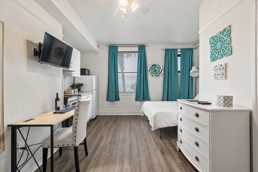 Building Photo - 2121 1st Ave