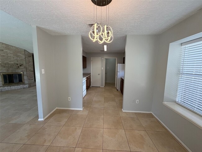 Building Photo - 2815 Fir Crest Ct