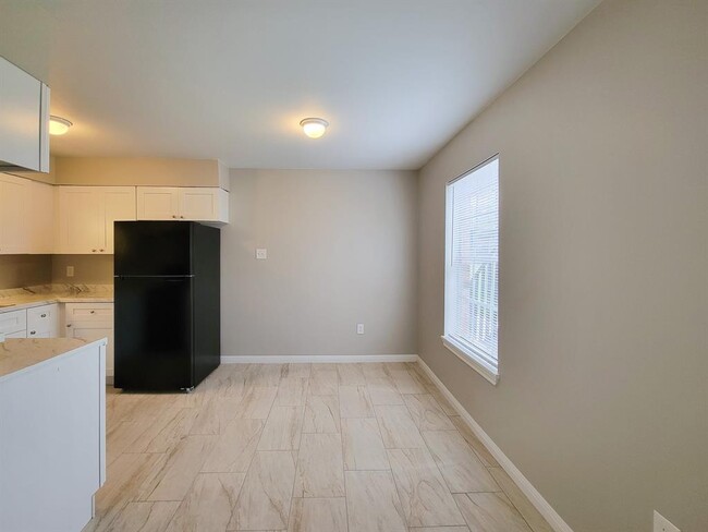 Building Photo - 3206 Lobit Dr