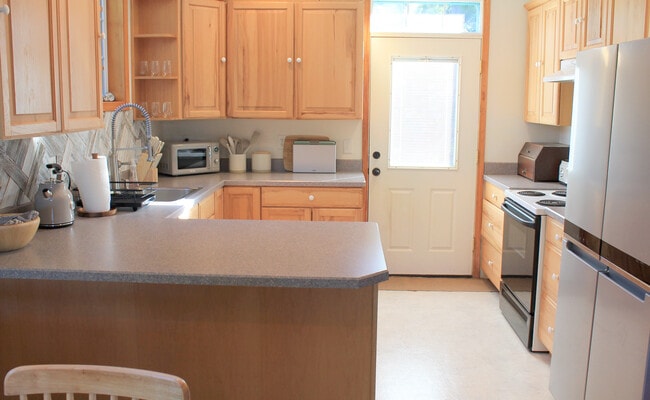 Building Photo - 8455 S Victoria Ave