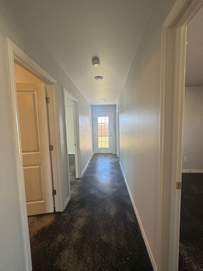 Building Photo - 3/2/1 Fabulous new build 2025 1/2 off special 1st month's rent