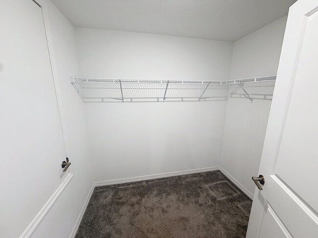 Building Photo - Beautiful 3 bedroom, 2 bath single family home awaits you!