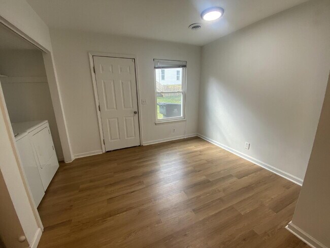 Building Photo - Charming 2 Bed, 1.5 Bath in the Heart of East Nashville