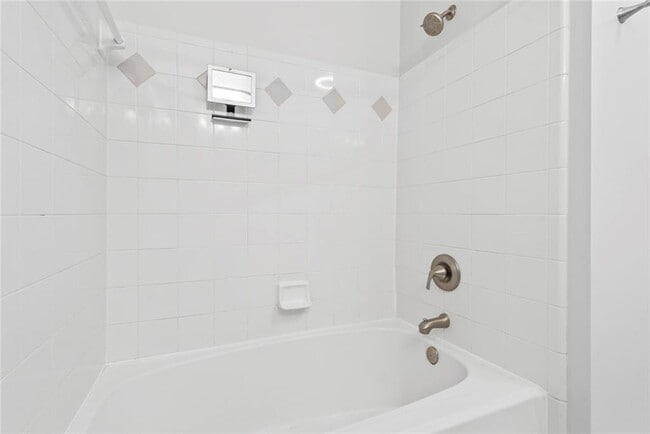 Building Photo - 955 Juniper St NE