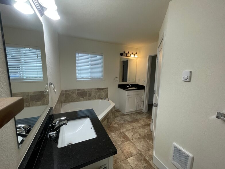 Building Photo - 627 N 3rd St