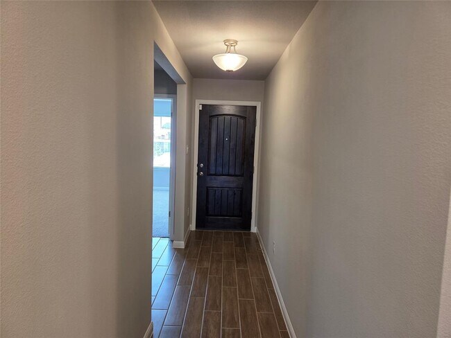 Building Photo - 208 Comet Pointe Dr