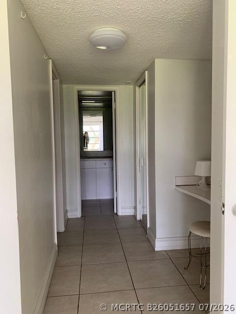 Building Photo - 2850 N Palm Aire Dr