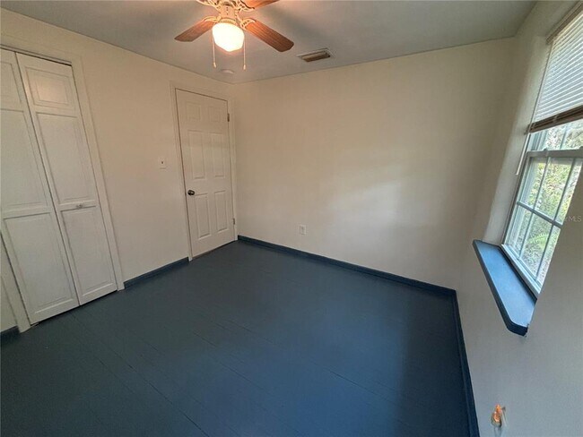 Building Photo - 1250 Kenard St