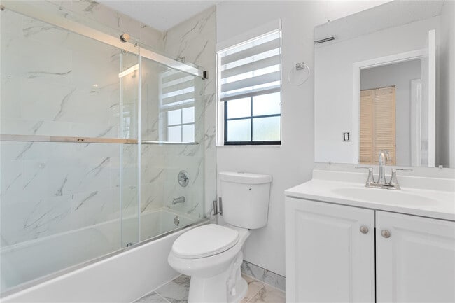 Building Photo - 608 NE 29th Dr