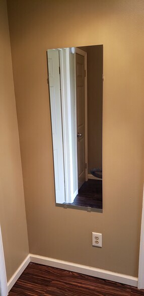 Building Photo - 168 Riverview Dr
